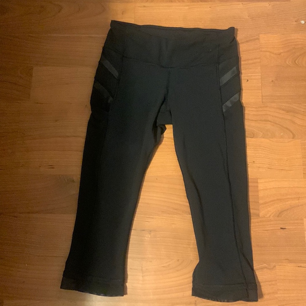 EUC Lululemon capri leggings with pockets!